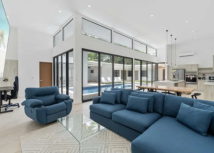 Walk To The In Style Villa *